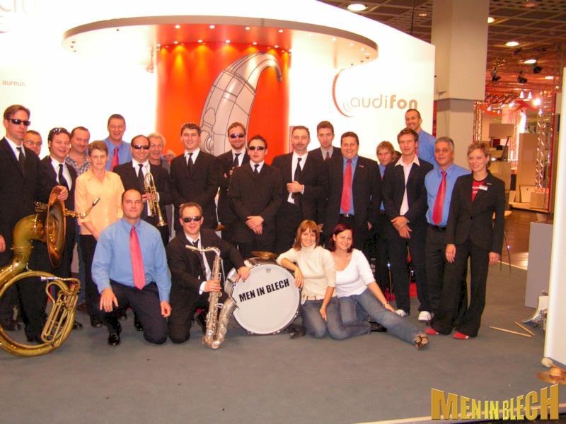 standparty-walking-act-walkact-stand-party-messe-marching-band-messestand-party-messeparty-2-1